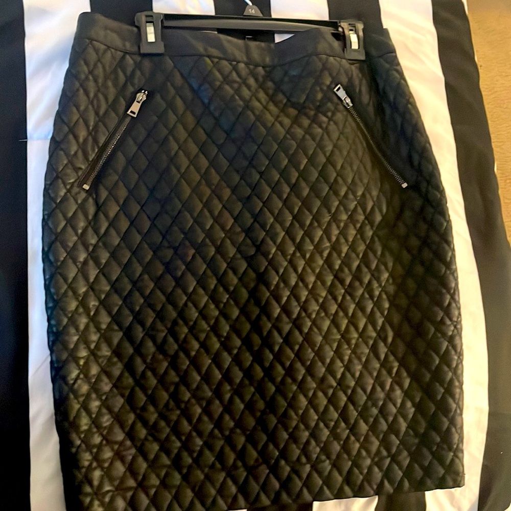 Fashionable Quilted Black Mini Skirt